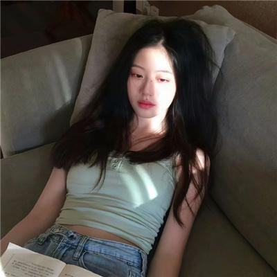 《火红的杜鹃花》海报